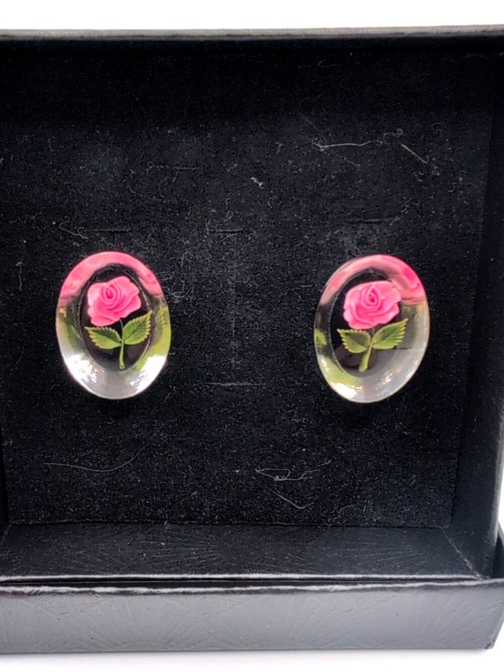 Vintage Reverse Carved Screw Back Earrings Pink Roses in Clear Lucite 2 cm VGC